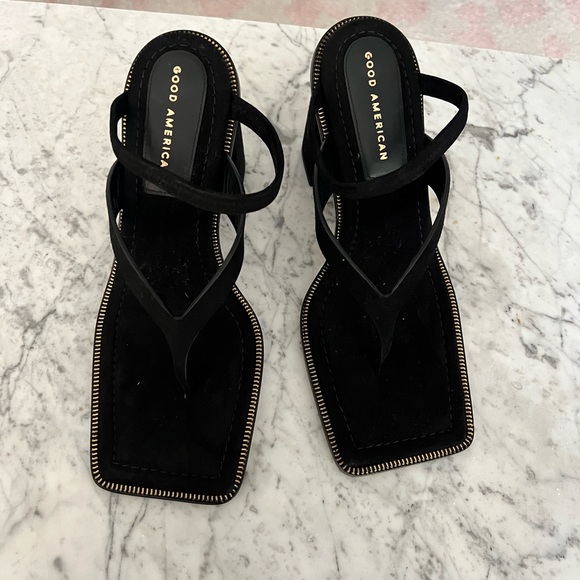 NEW Good American Block Heel Thong - Picture 3 of 5